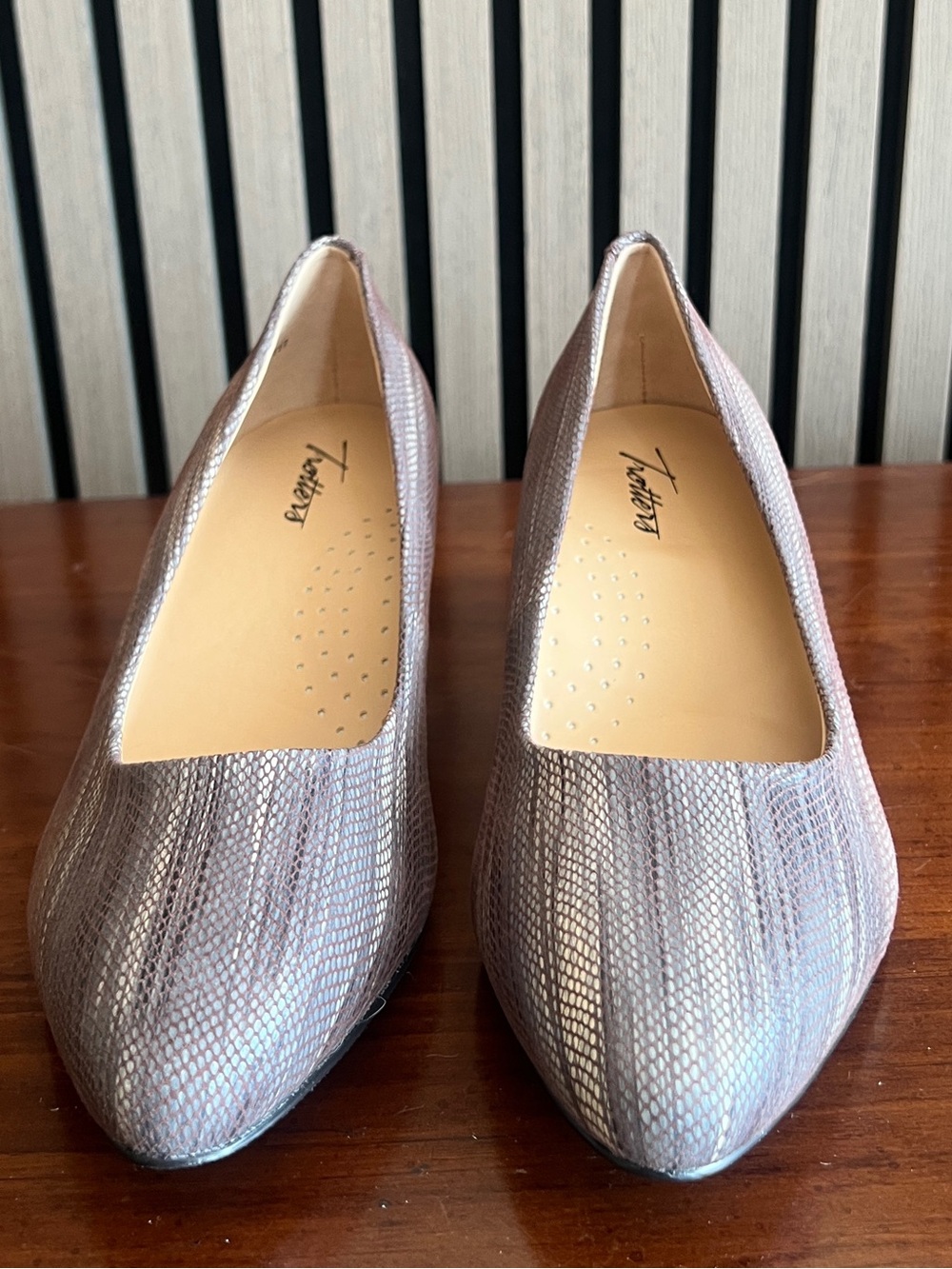 Trotters Metallic Lilac Snake-Embossed Pointed Flats